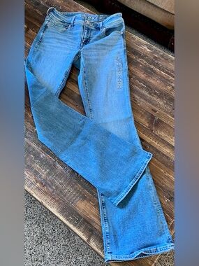American Eagle low-rise KickBoot Jeans  Sz 4 NWT